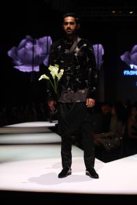 model-wearing-rohit-bal-at-van-heusen-and-gq-fashion-nights-2