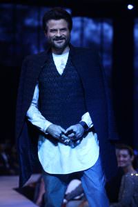 showstopper-anil-kapoor-for-kunal-rawal-at-van-heusen-and-gq-fashion-nights-3